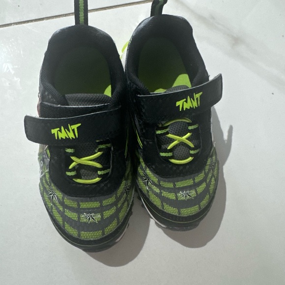 Target Black and Green Sneakers with Velcro Closure - Picture 1 of 4
